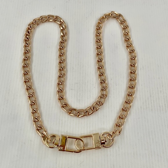 🌹New Listing🌹NWT Elegant Gold Tone Chain Necklace or Bag Chain - Picture 2 of 2